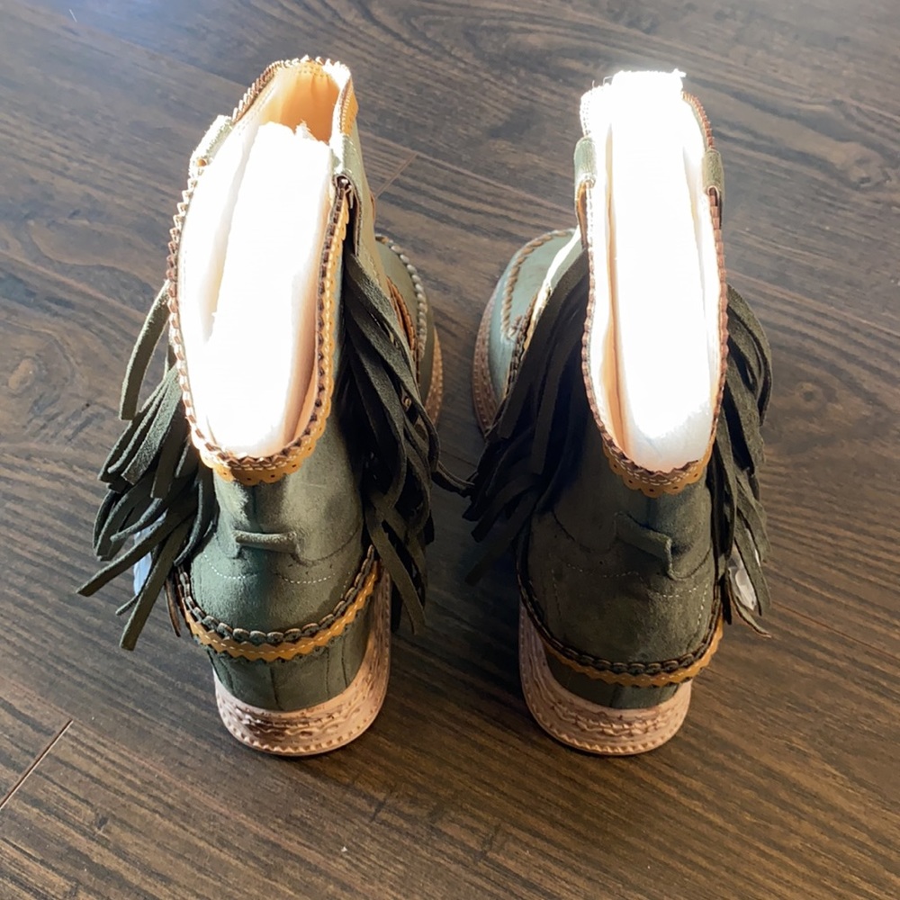 Shoes - Picture 4 of 4